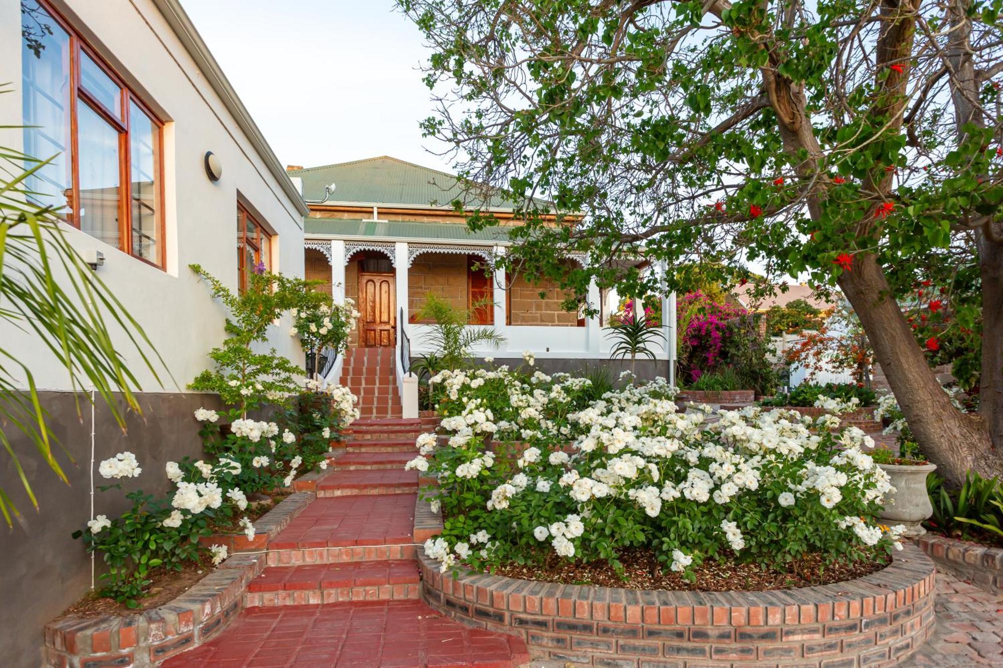 Ravenscliff Manor Hotel Oudtshoorn Exterior photo