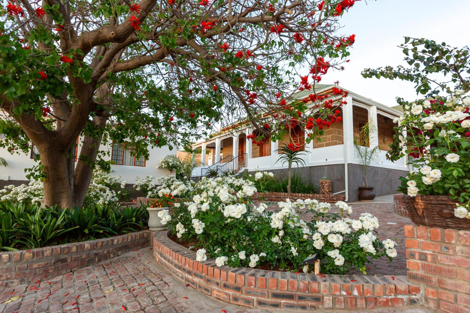 Ravenscliff Manor Hotel Oudtshoorn Exterior photo
